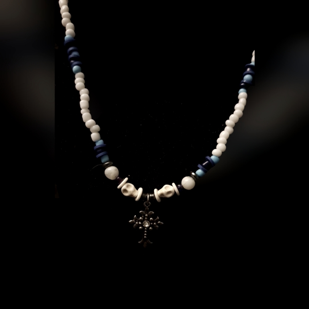White/Blue cross pendent w/skulls beaded necklace 23cm in length